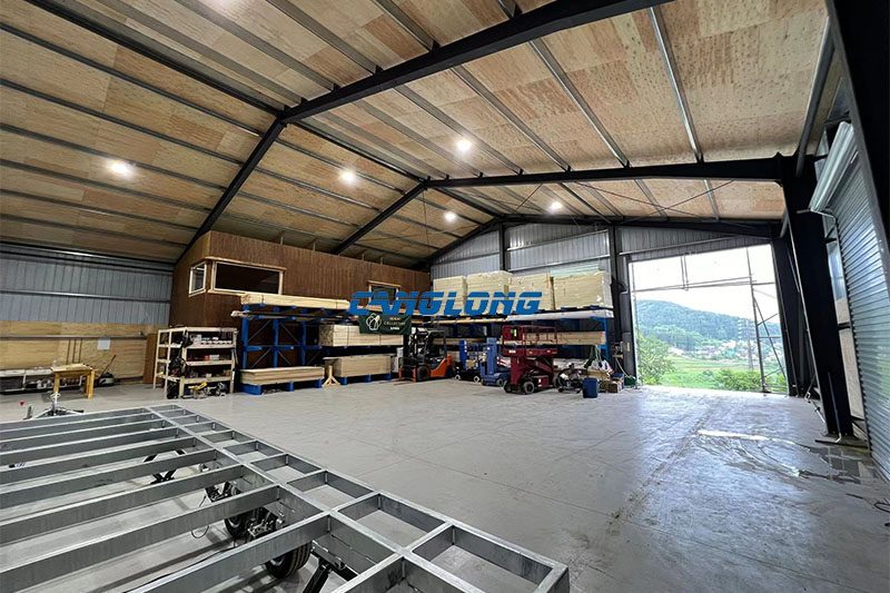 Interior view of Japanese seismic resistant prefab steel warehouse with roller doors and portal frame steel building
