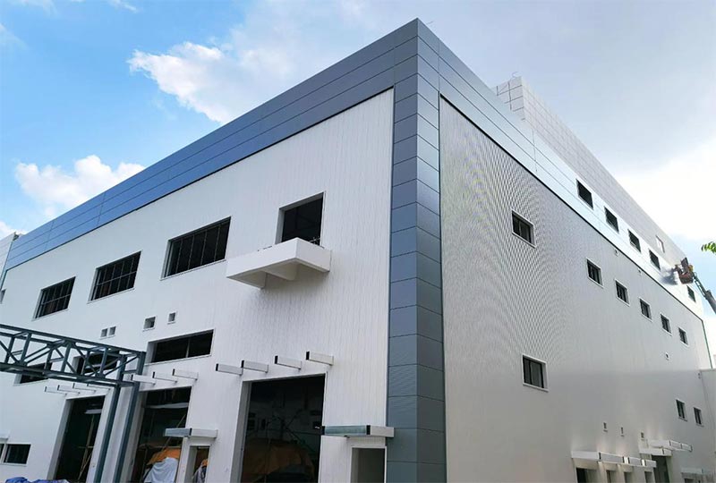 Horizontal vs vertical installation of exterior wall panels for steel plant