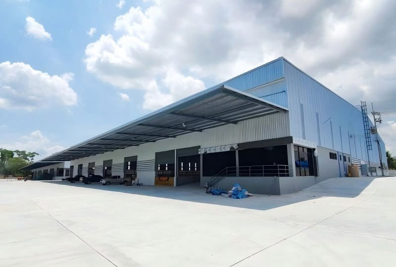 What scenarios are suitable for single story large-span warehouses?