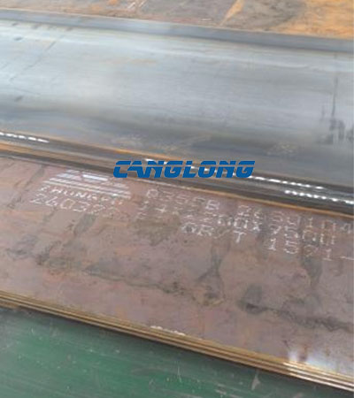 Q355B steel plate with mill stencil and heat number at the Canglong factory