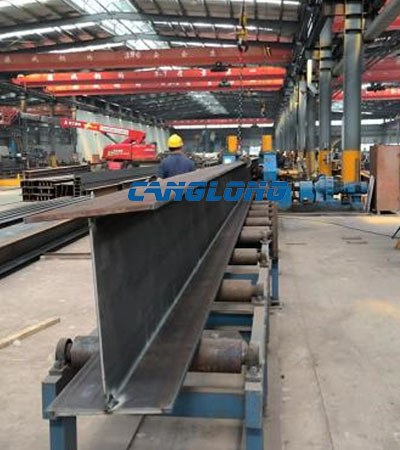 Post‑weld straightening machine correcting thermal distortion of welded H‑beam steel sections