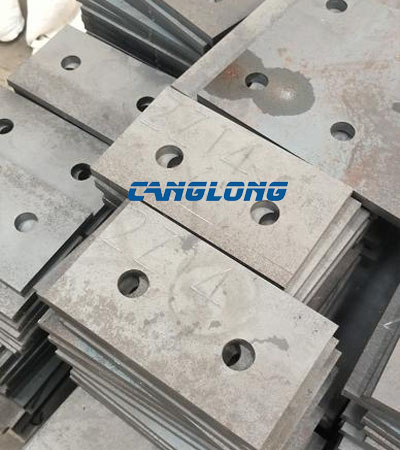 Pre‑assembly inspection of laser‑cut numbered connection plates for portal‑frame steel warehouse